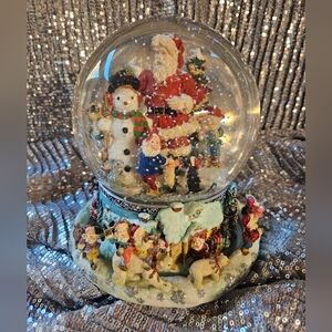 Kirkland Signature Musical Snow Globe